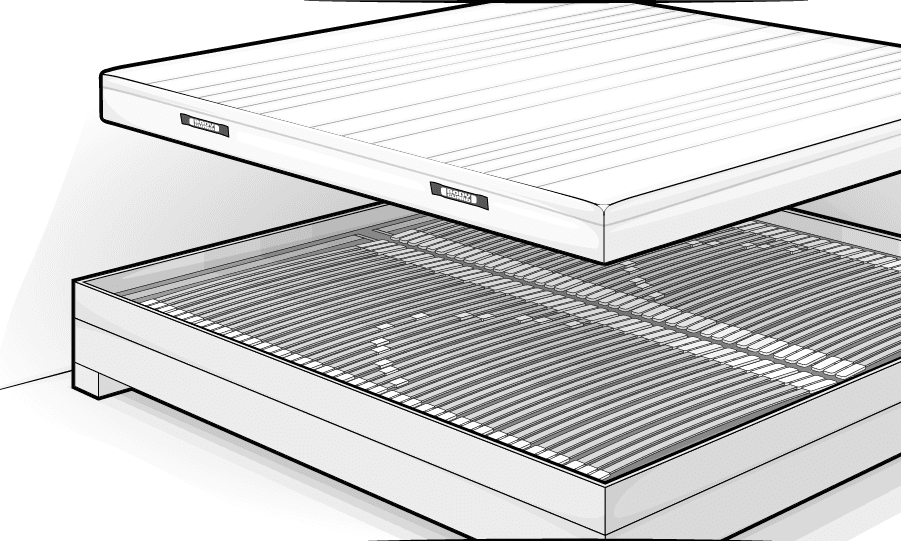 Illustration: Die BODYGUARD Matratze 200x200 schwebt über einem King-Size Doppelbett und gibt den Blick auf zwei Lattenroste 100x200 frei.