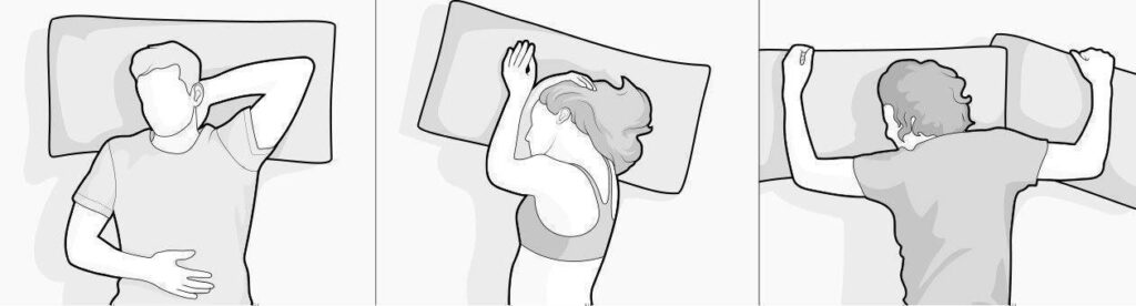 Illustration: Eine Bildreihe aus drei Bildern zeigt v. l. n. r. einen Rückenschläfer, einen Seitenschläfer und einen Bauchschläfer in entsprechender Lage auf dem Kopfkissen.