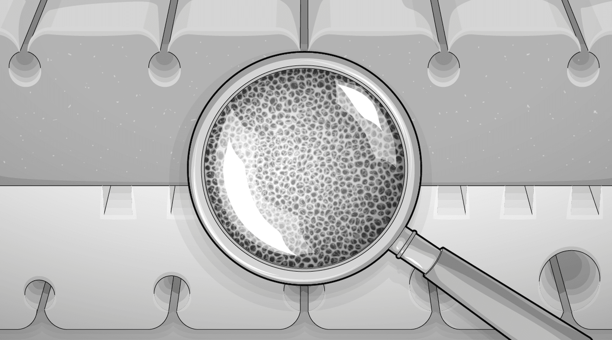 Illustration: Kern einer Schaumstoffmatratze, eine Lupe zeigt vergrößert die feine Porenstruktur.