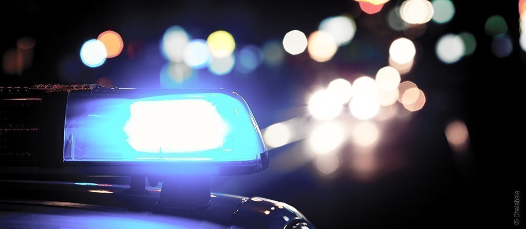 Foto: ein Blaulicht auf einem Polizeiauto