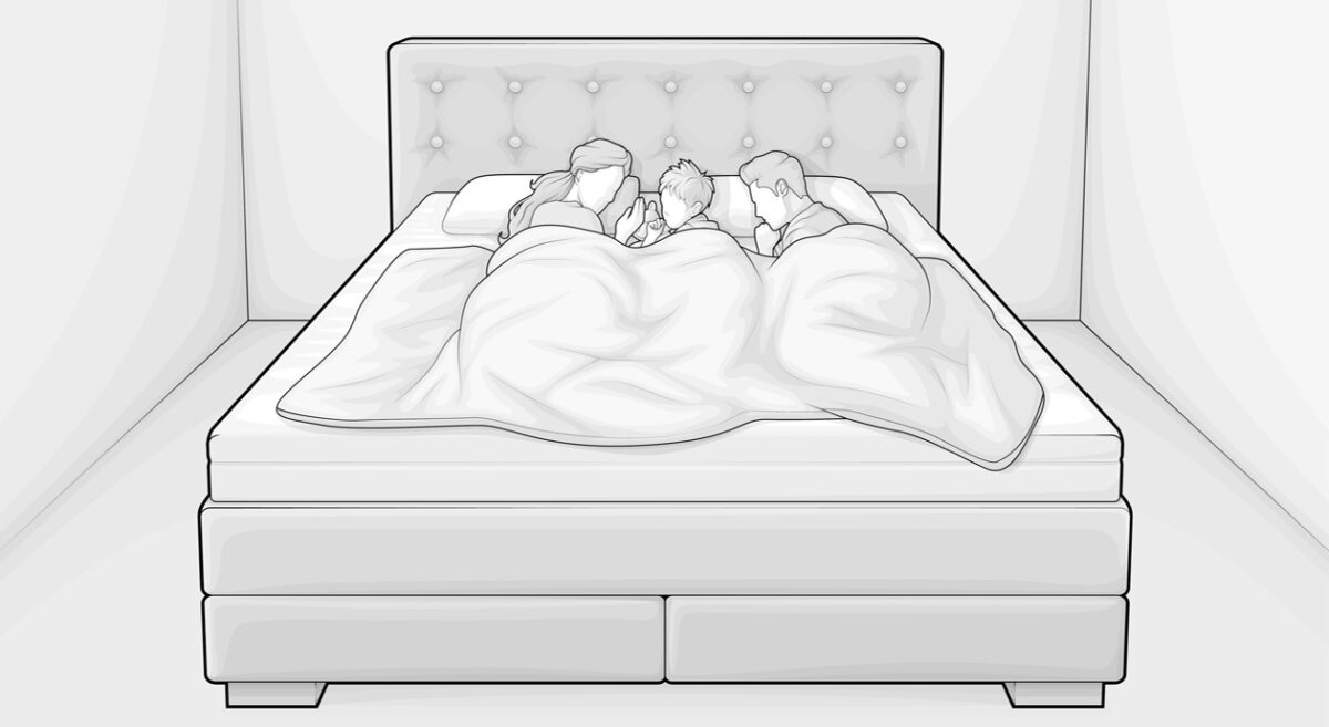 Illustration: Eine vierköpfige Familie teilt sich ein Boxspringbett.