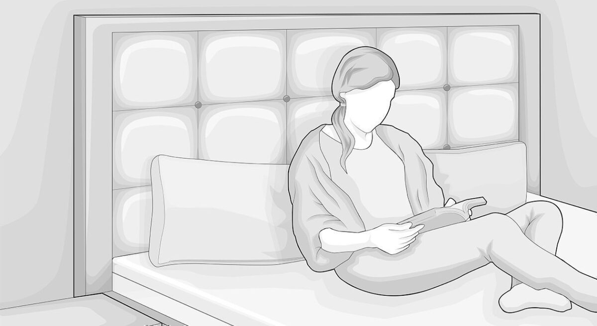 Illustration: Eine Person sitzt im Bett und lehnt sich an das Kopfteil an. Dabei liest sie ein Buch